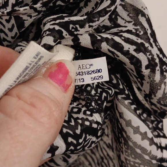 Black and White Aztec Patterned Racer Back Tank Top - Picture 6 of 8